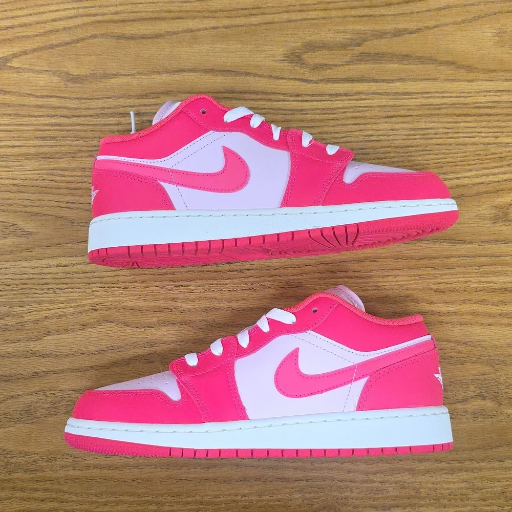 Air Jordan 1 Low GS Pink Foam/Hyper Pink Size Women's 7.5 553560-661 New - Picture 6 of 8